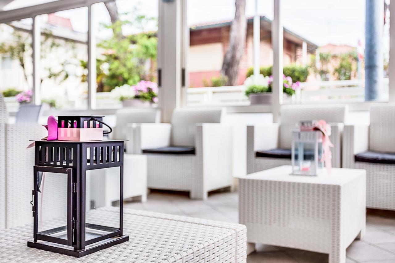 Anastasi Hotel E Residence Червия Екстериор снимка